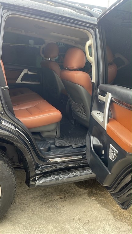 2011 Toyota Land Cruiser VX — foto 7 / 12