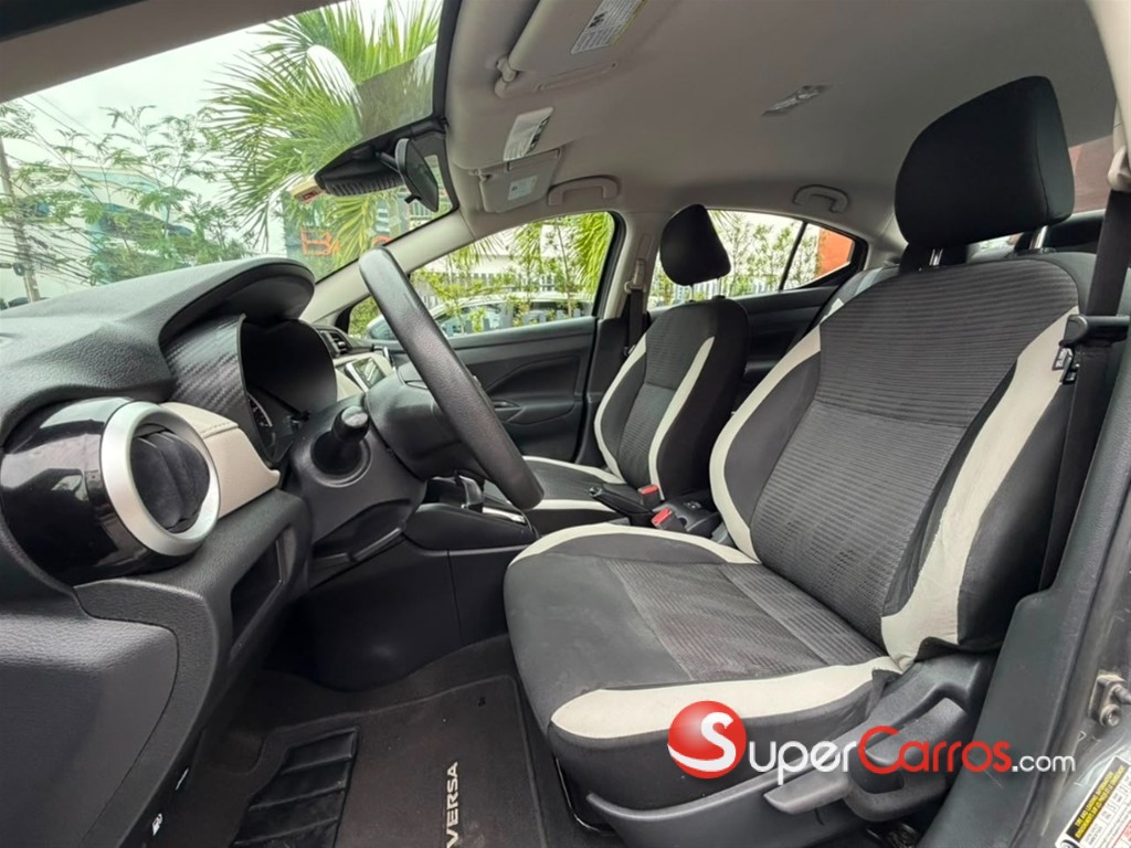 2021 Nissan Versa SV — foto 4 / 12