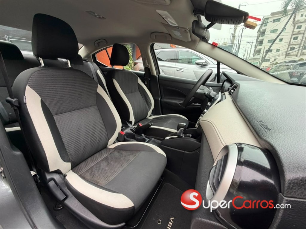 2021 Nissan Versa SV — foto 6 / 12