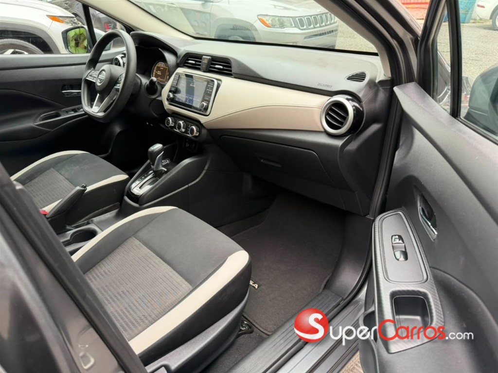 2021 Nissan Versa SV — foto 7 / 12