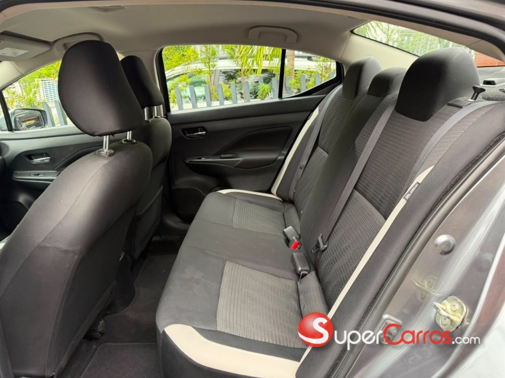 2021 Nissan Versa SV — foto 9 / 12