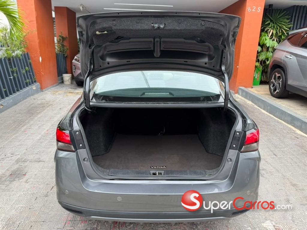 2021 Nissan Versa SV — foto 11 / 12