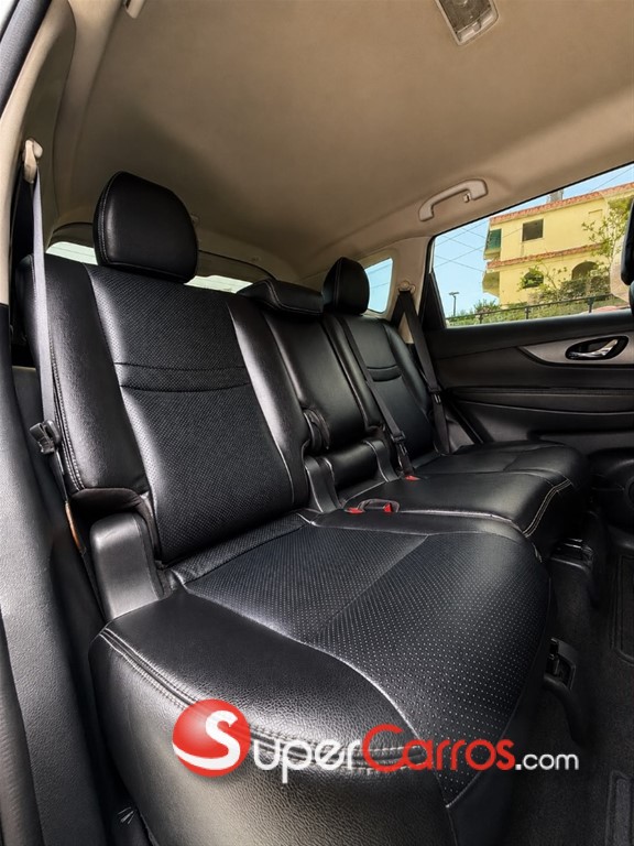 2016 Nissan Rogue SV — foto 7 / 12