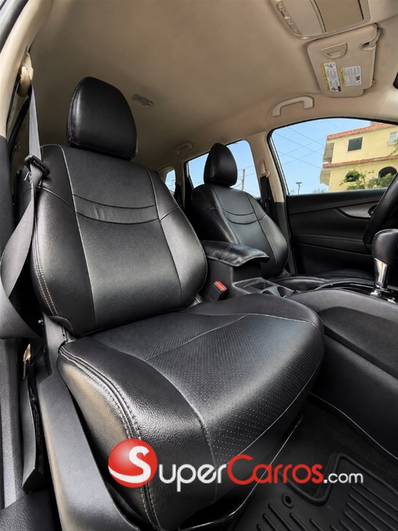 2016 Nissan Rogue SV — foto 8 / 12