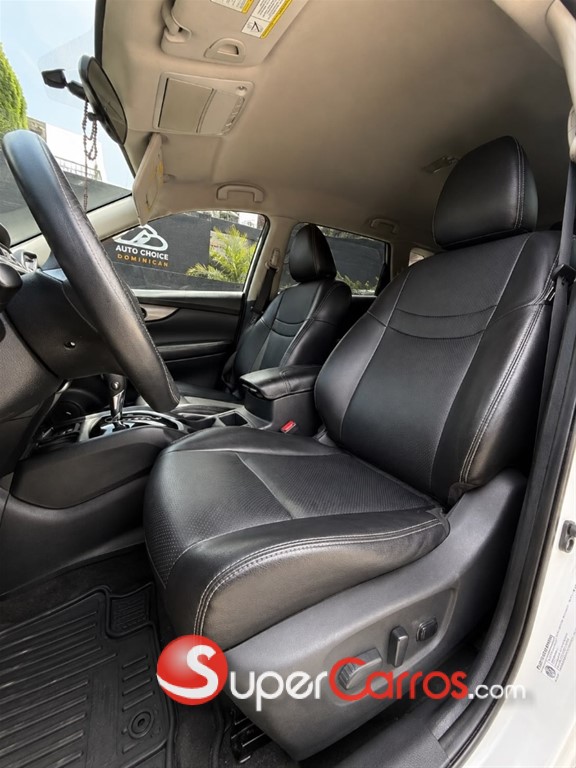 2016 Nissan Rogue SV — foto 9 / 12