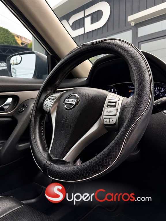 2016 Nissan Rogue SV — foto 11 / 12