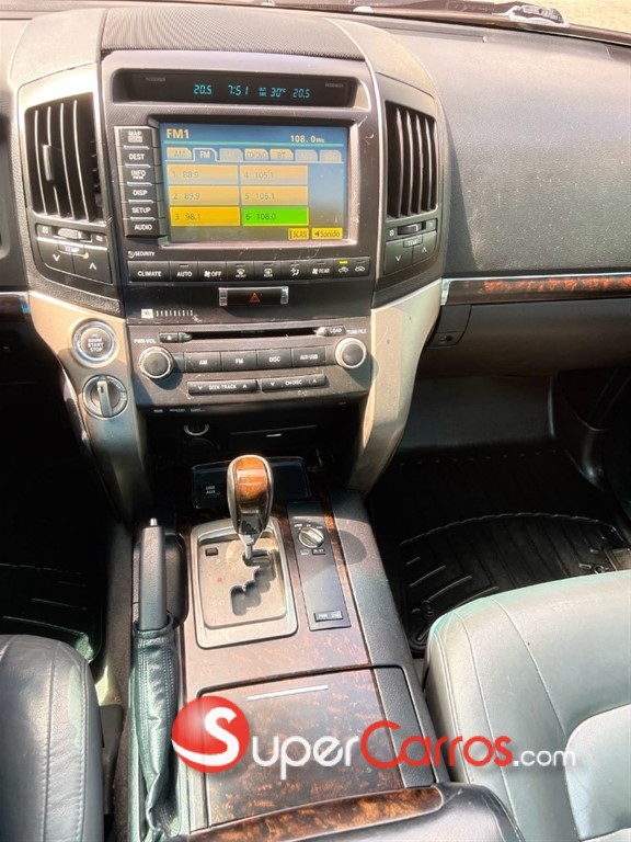 2012 Toyota Land Cruiser VXL — foto 8 / 12