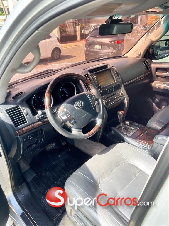 2012 Toyota Land Cruiser VXL — foto 10 / 12