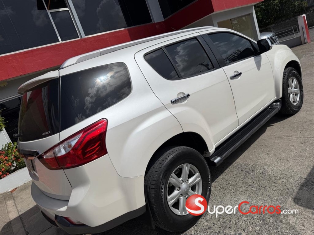 2015 Isuzu Mux — foto 4 / 12