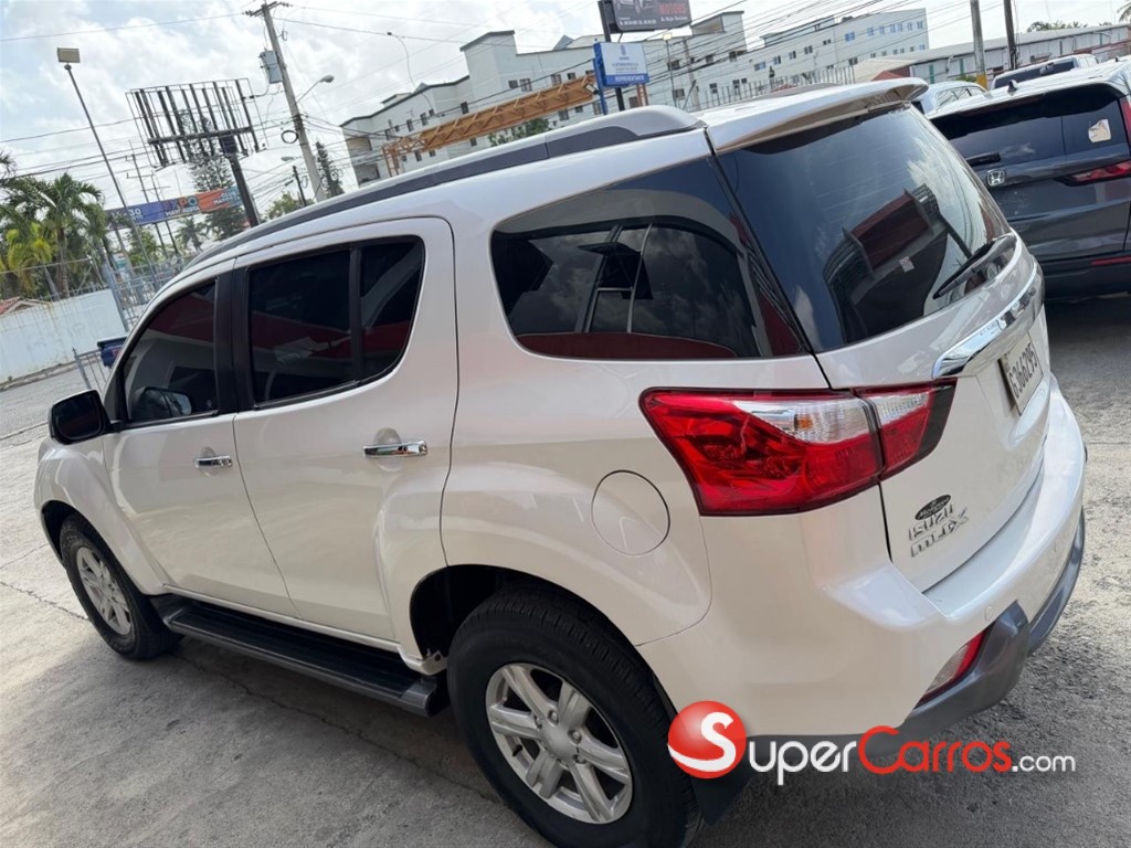 2015 Isuzu Mux — foto 7 / 12