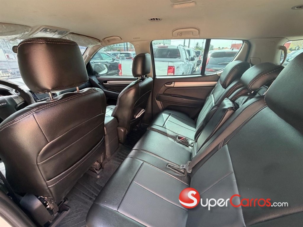 2015 Isuzu Mux — foto 8 / 12