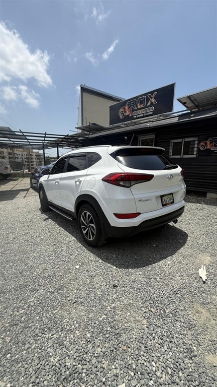 2017 Hyundai Tucson SE — foto 2 / 12