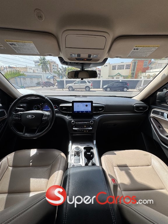 2020 Ford Explorer XLT — foto 8 / 10