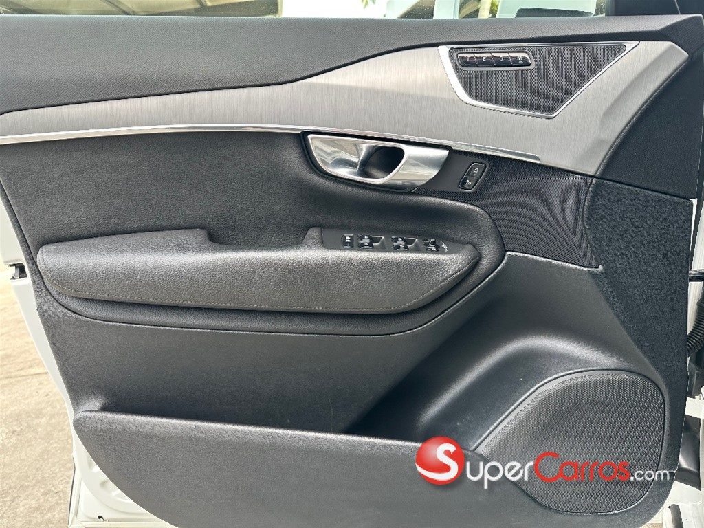 2021 Volvo XC90 Momentum D5 — foto 7 / 11