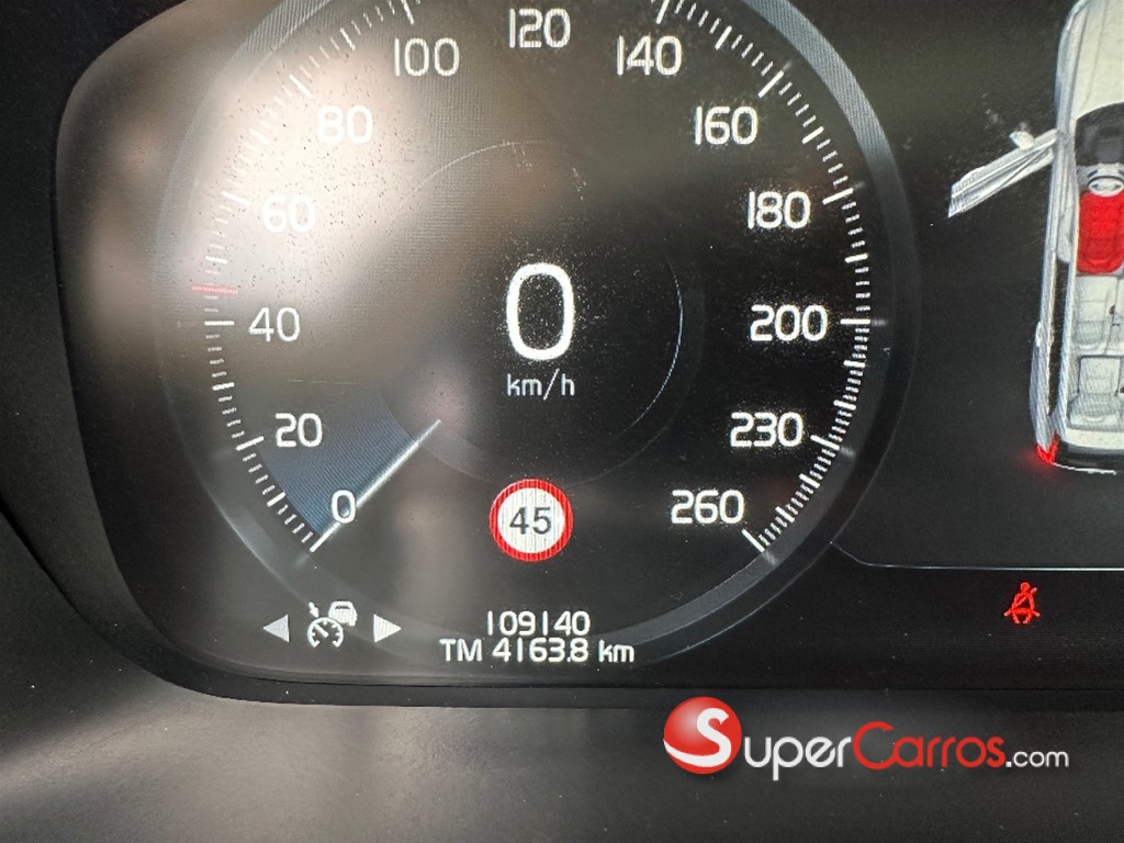 2021 Volvo XC90 Momentum D5 — foto 9 / 11