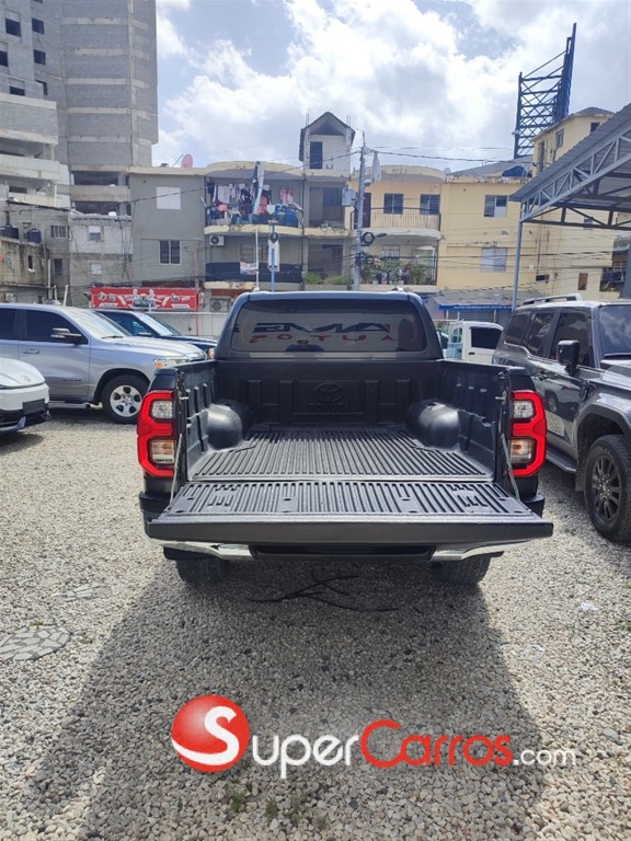 2022 Toyota Hilux SRV — foto 8 / 11