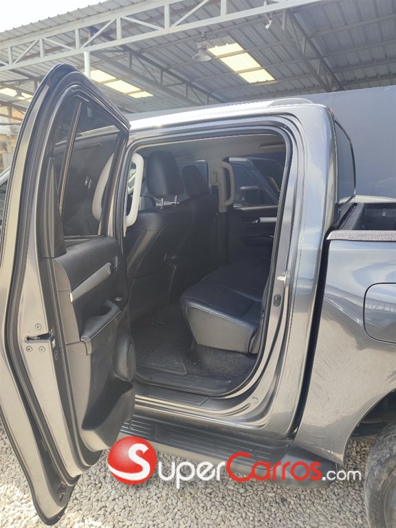 2022 Toyota Hilux SRV — foto 9 / 11