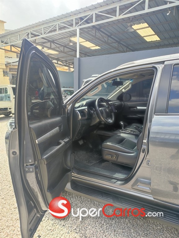 2022 Toyota Hilux SRV — foto 10 / 11