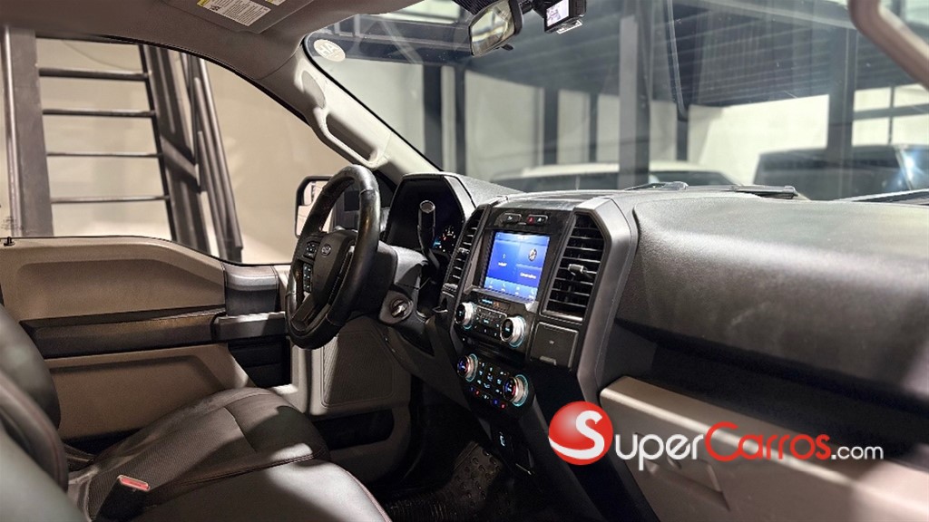 2017 Ford F 150 XLT — foto 9 / 10