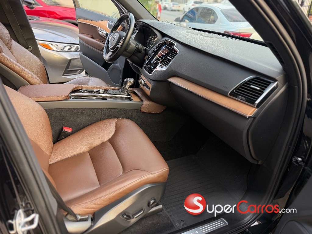 2022 Volvo XC90 Momentum T6 — foto 9 / 12