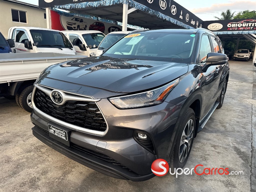 2023 Toyota Highlander XLE — foto 2 / 12