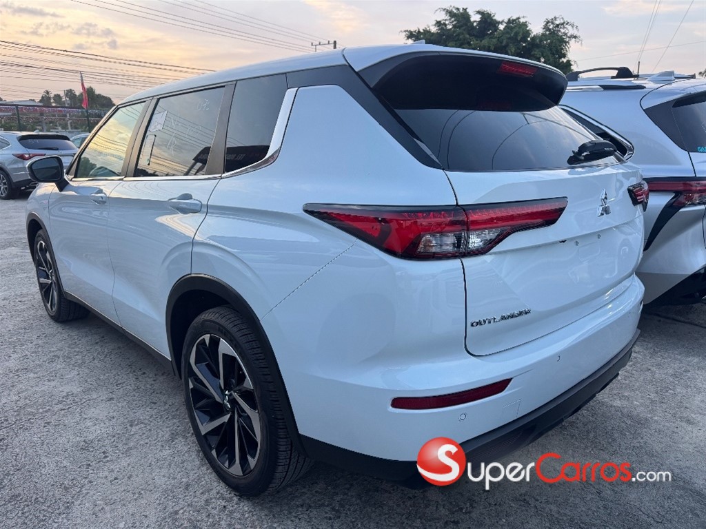 2022 Mitsubishi Motors Outlander — foto 5 / 12