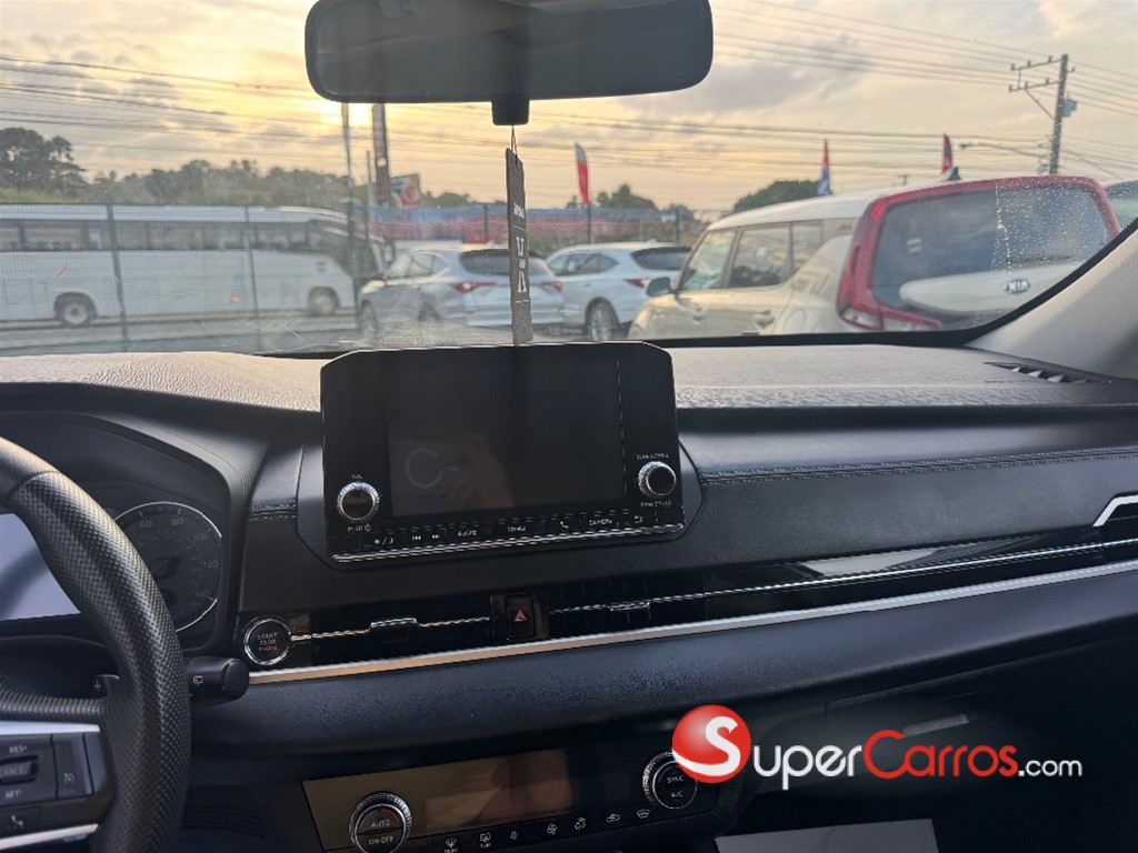 2022 Mitsubishi Motors Outlander — foto 8 / 12