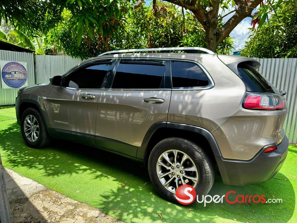 2020 Jeep Cherokee Latitude Plus — foto 2 / 11