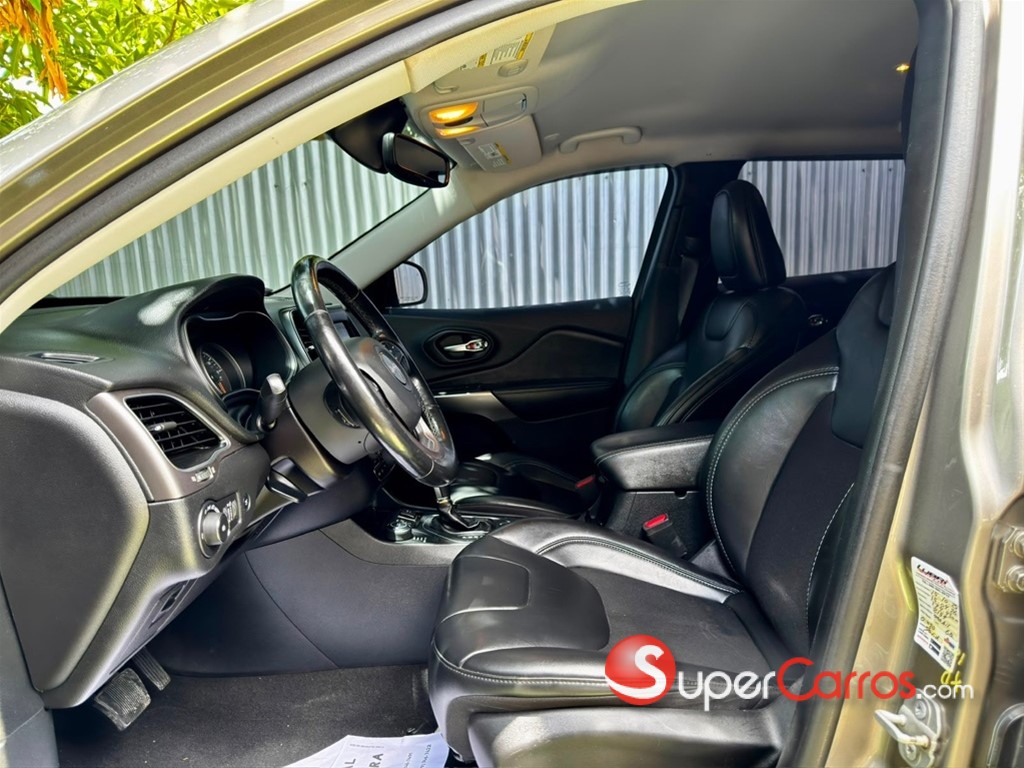 2020 Jeep Cherokee Latitude Plus — foto 7 / 11
