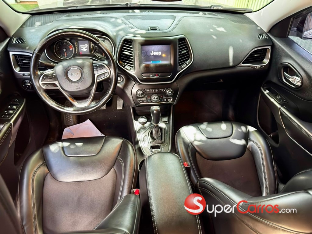 2020 Jeep Cherokee Latitude Plus — foto 8 / 11