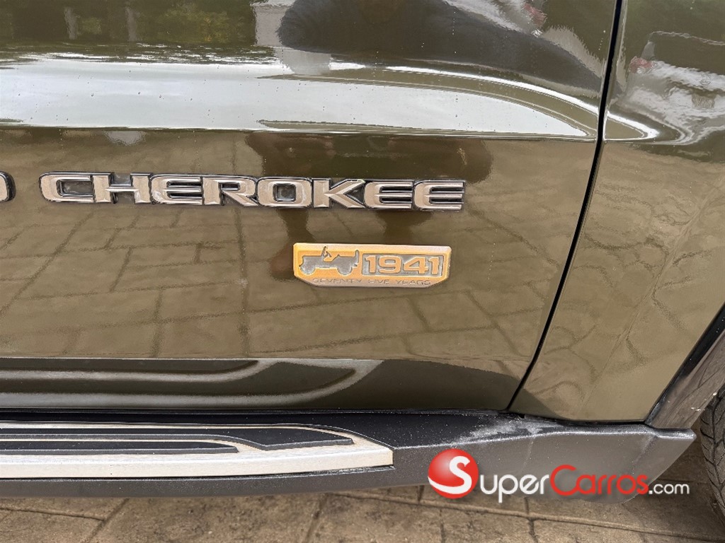 2016 Jeep Grand Cherokee 75 ANIVERSARIO — foto 6 / 12
