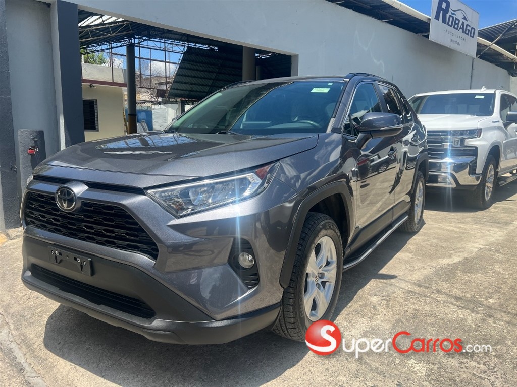 2021 Toyota RAV4 XLE — foto 1 / 6