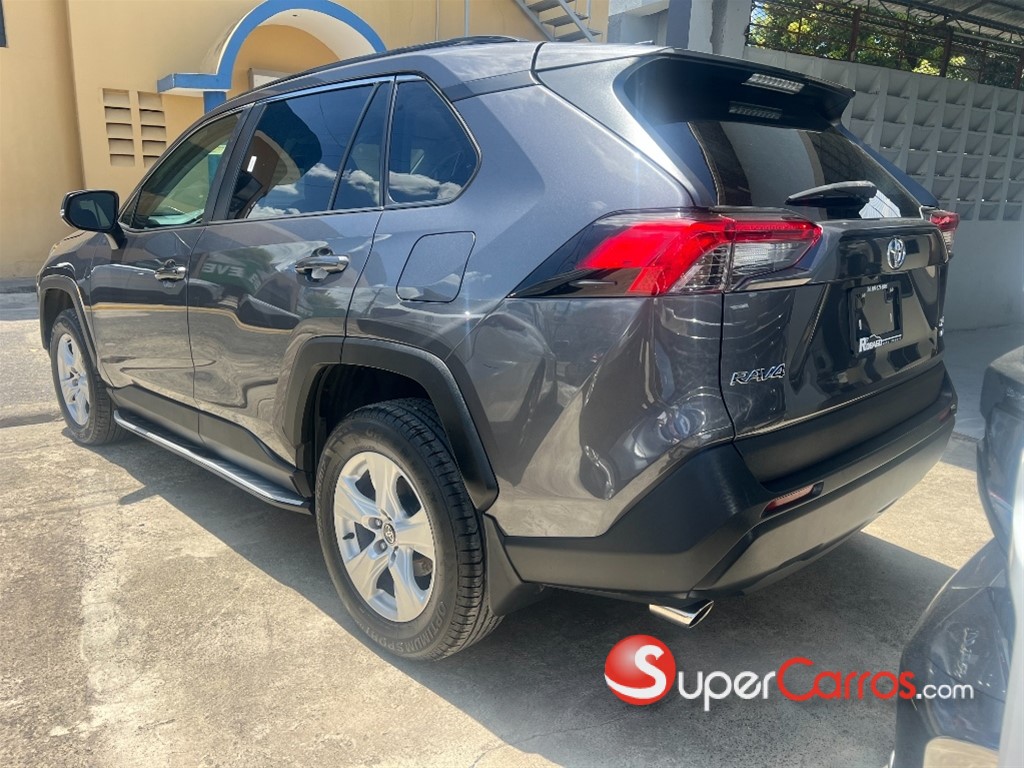 2021 Toyota RAV4 XLE — foto 3 / 6