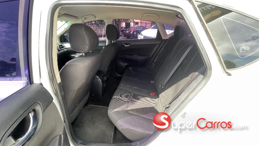 2017 Nissan Sentra — foto 7 / 12