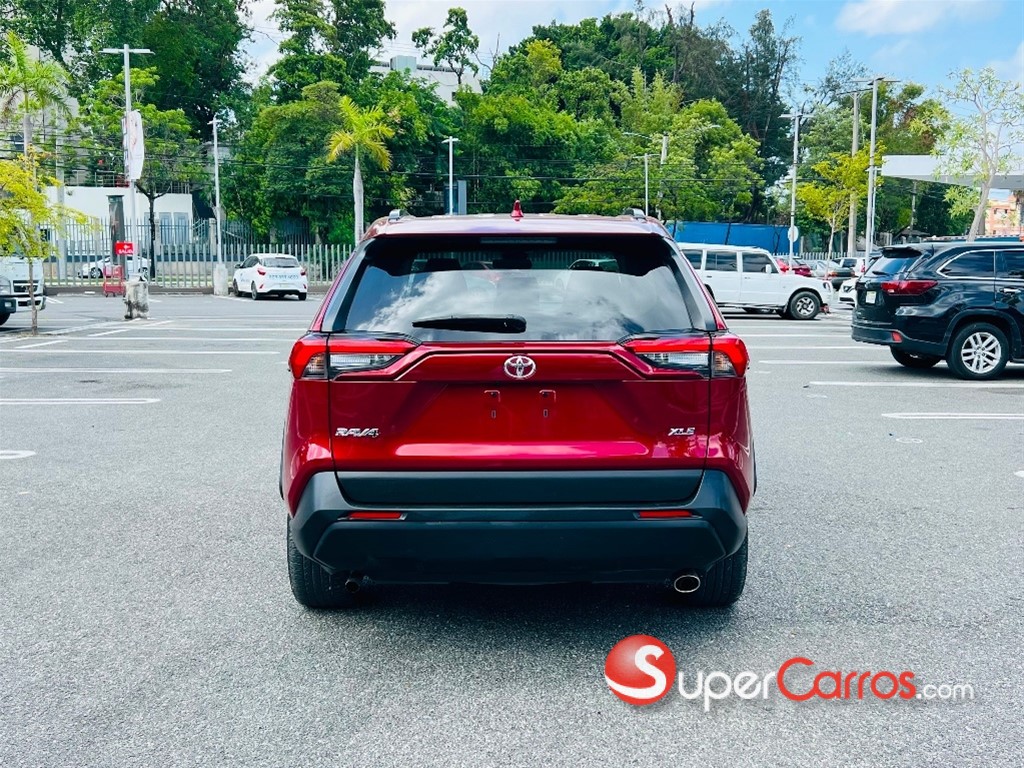 2021 Toyota RAV4 XLE Premium — foto 2 / 12