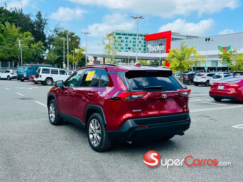 2021 Toyota RAV4 XLE Premium — foto 3 / 12