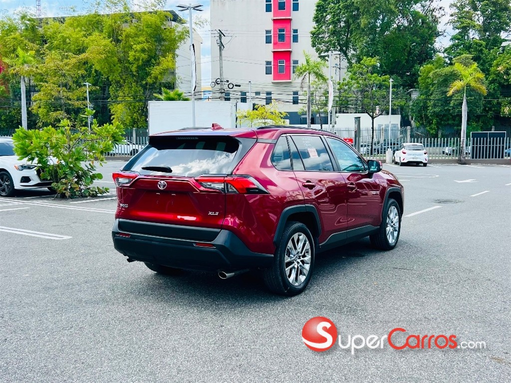 2021 Toyota RAV4 XLE Premium — foto 4 / 12