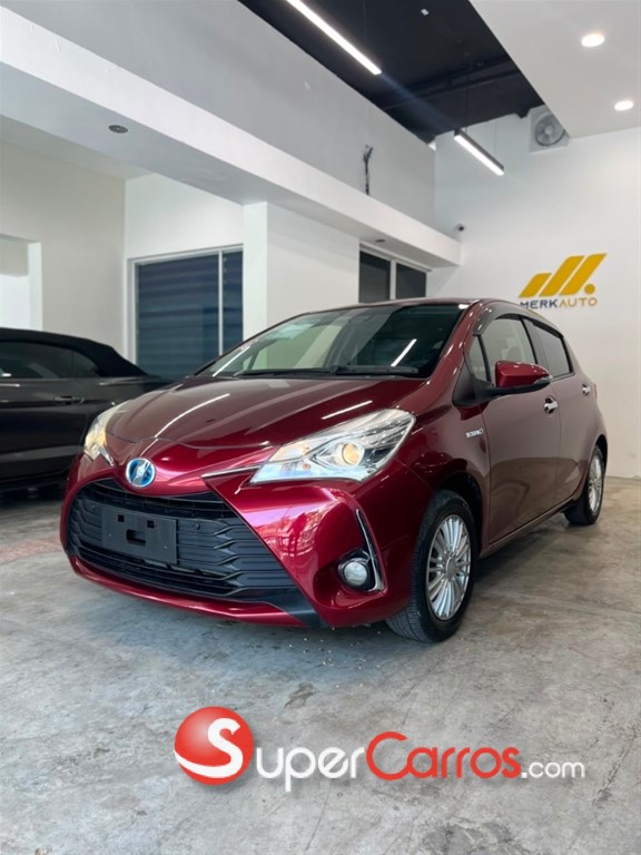 2019 Toyota VITZ Hybrid — foto 2 / 12
