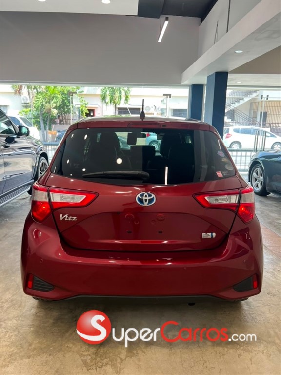 2019 Toyota VITZ Hybrid — foto 4 / 12