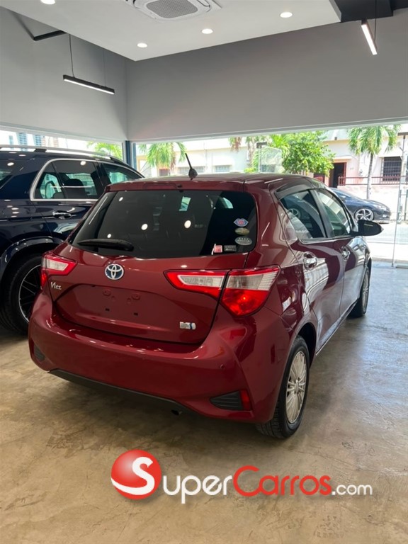 2019 Toyota VITZ Hybrid — foto 6 / 12