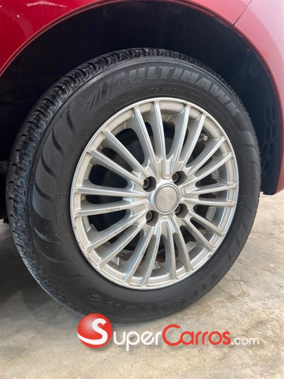 2019 Toyota VITZ Hybrid — foto 8 / 12
