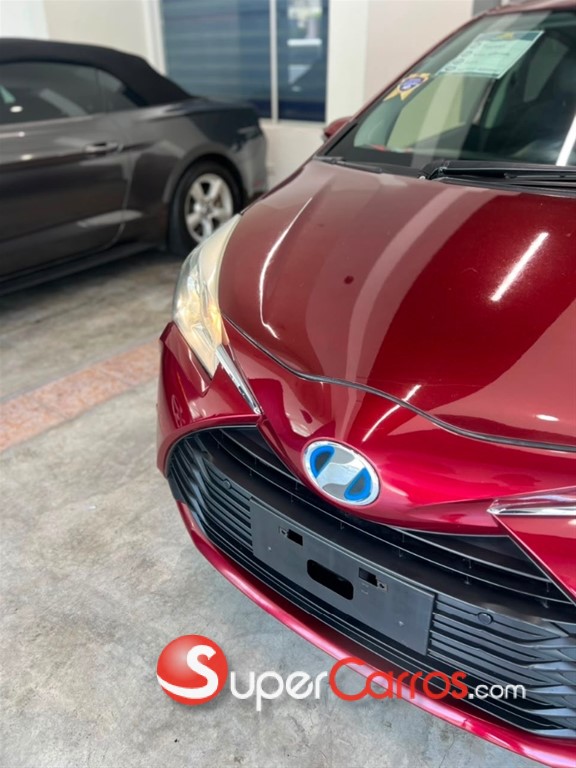 2019 Toyota VITZ Hybrid — foto 9 / 12