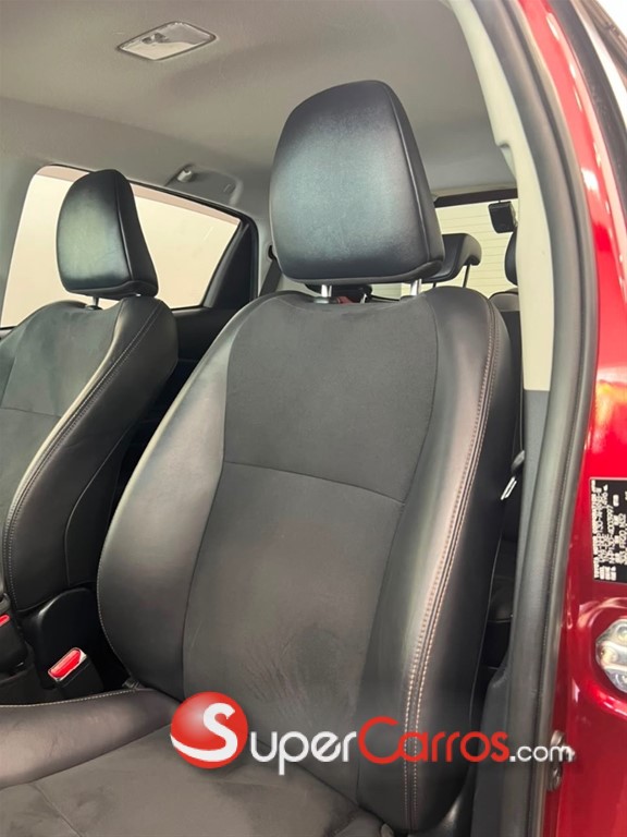 2019 Toyota VITZ Hybrid — foto 11 / 12