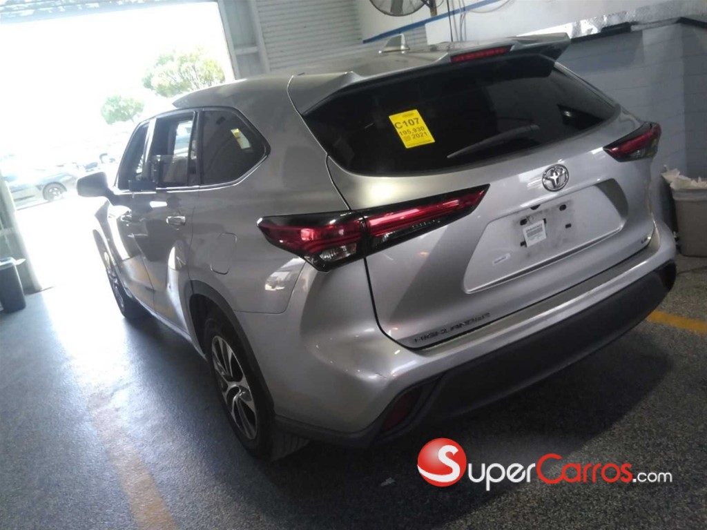 2021 Toyota Highlander LE — foto 4 / 6