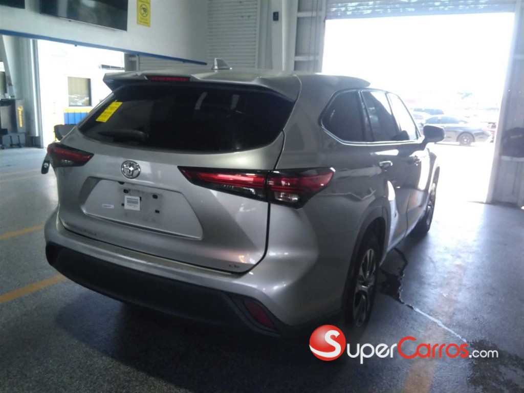2021 Toyota Highlander LE — foto 5 / 6