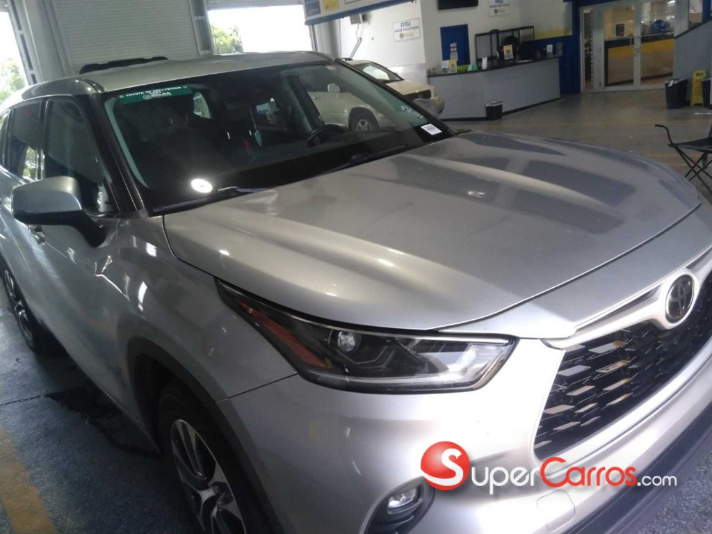 2021 Toyota Highlander LE — foto 6 / 6