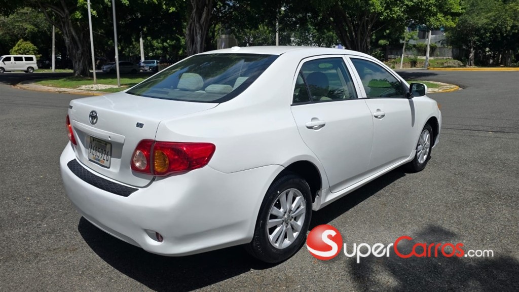2010 Toyota Corolla LE — foto 3 / 10