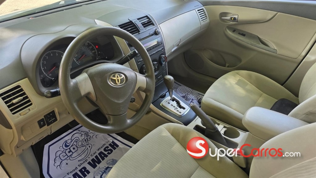2010 Toyota Corolla LE — foto 7 / 10