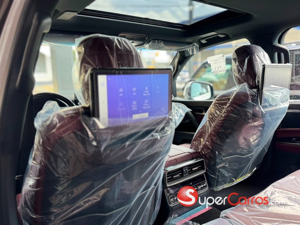 2027 Lexus LX 700 H Urban — foto 6 / 9