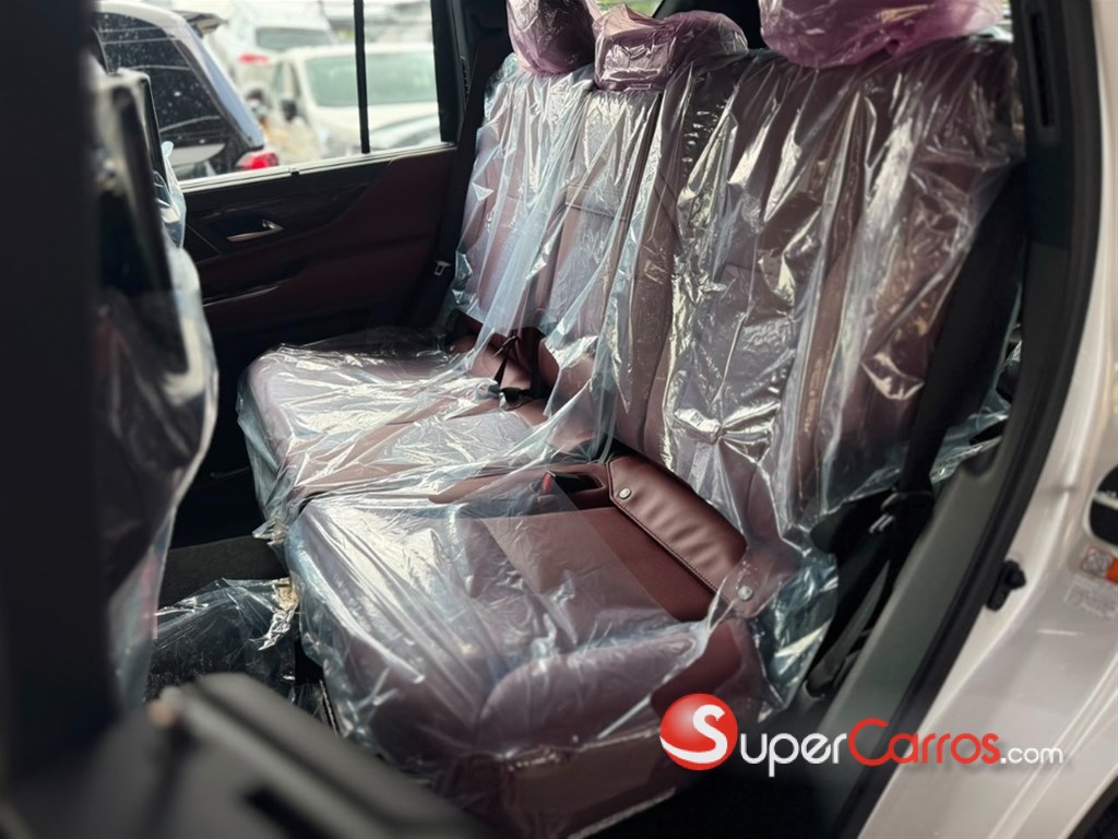 2027 Lexus LX 700 H Urban — foto 9 / 9